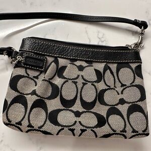 Coach logo wristlet black.